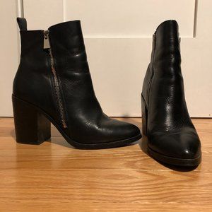 Steve Madden Double Zip Black Leather Ankle Bootie Size 9